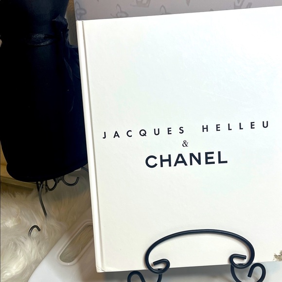 CHANEL White Hardcover Book by Jacques Helleu - Picture 1 of 14